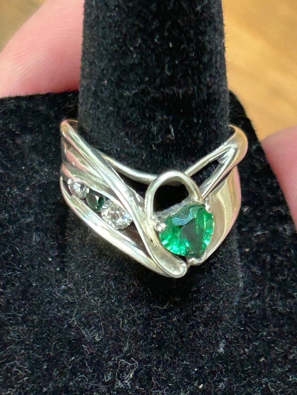 Vintage silver and green and clear stone ring. Sz 7